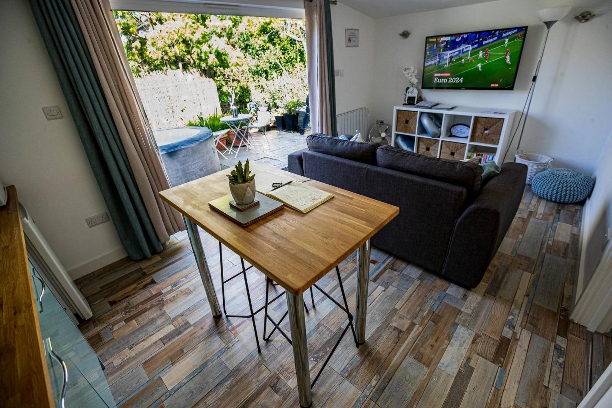 Hideaway Cabin For Two On Edge Of New Forest Hinton  Екстериор снимка